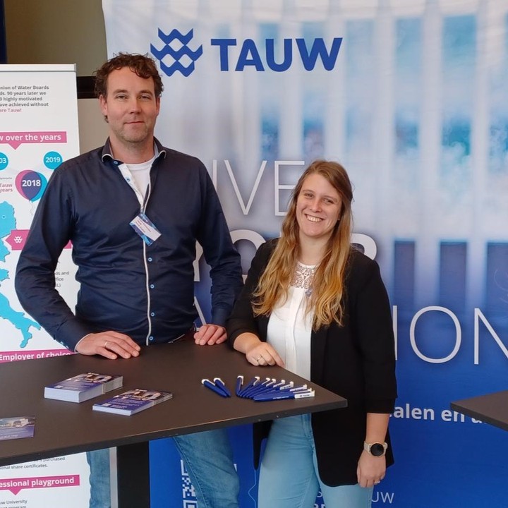 𝗧𝗔𝗨𝗪 𝗯𝗶𝗷 𝗱𝗲 𝗯𝗲𝗱𝗿𝗶𝗷𝘃𝗲𝗻𝗱𝗮𝗴 𝘃𝗮𝗻 𝘀𝘁𝘂𝗱𝗶𝗲𝘃𝗲𝗿𝗲𝗻𝗶𝗴𝗶𝗻𝗴 𝗖𝗼𝗻𝗰𝗲𝗽𝗧!💧
Gistermiddag hebben onze collega's Erwin en Marije de studenten van Studievereniging ConcepT meegenomen in de projecten en uitdagingen op gebied van water bij civiele projecten binnen TAUW.
➡️Ben je benieuwd naar jouw mogelijkheden binnen TAUW? Neem dan een kijkje op onze website!
#bedrijvenmarkt #civieletechniek #water